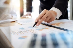 盘中换手118.27%、成交41.75亿元，中韩半导体ETF(513310)上涨2.44%