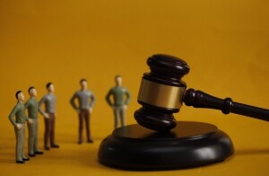 庄臣控股(01955.HK)：披露廉署调查进展，涉三名雇员被拘捕 - 新时空