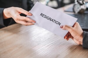 高科桥(09963.HK)：补充披露行政总裁辞任原因，为符合企业管治守则 - 新时空