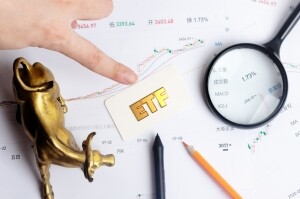 利安-辉立新加坡房地产投资信托ETF(CLR)今日上涨0.36%，近一年累计上涨17.69%