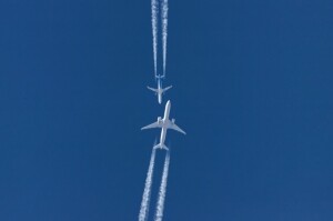 中国南方航空股份(01055.HK)：7月客运运力投入同比升4.23%，客座率85.20%