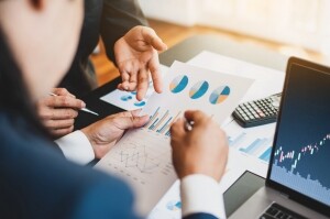 锐信控股(01399.HK)：中期营业额增16.1%，扭亏赚人民币2,030万元